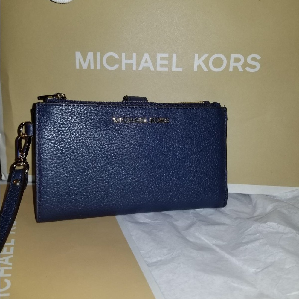 SOLD!!New Michael Kors Wristlet/Wallet/Phone Case